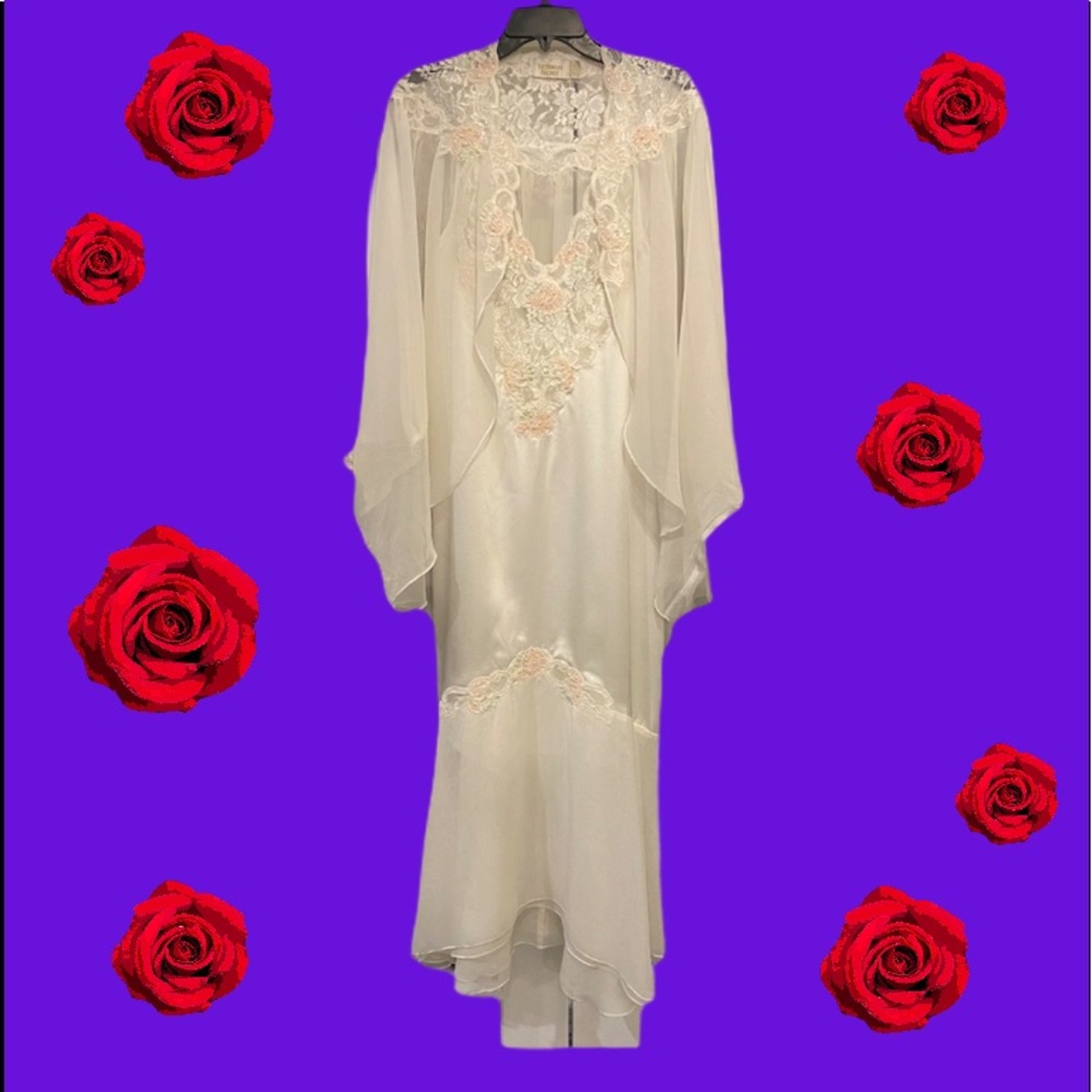 NWOT *RARE* Gorgeous Vintage VS Peignoir